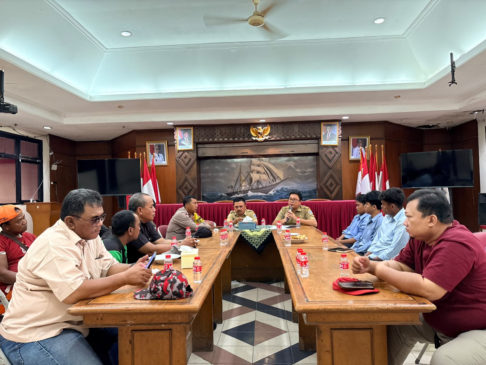 Kelurahan Kalibaru Gelar Rapat Koordinasi Pengamanan Lingkungan Kantor 5