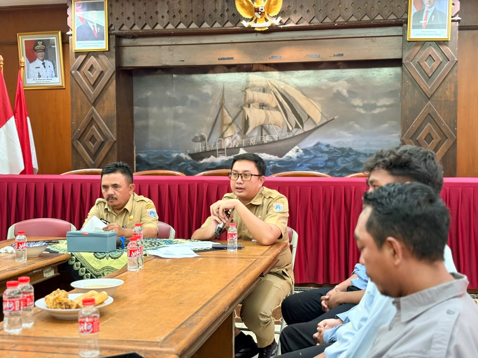 Kelurahan Kalibaru Gelar Rapat Koordinasi Pengamanan Lingkungan Kantor 4
