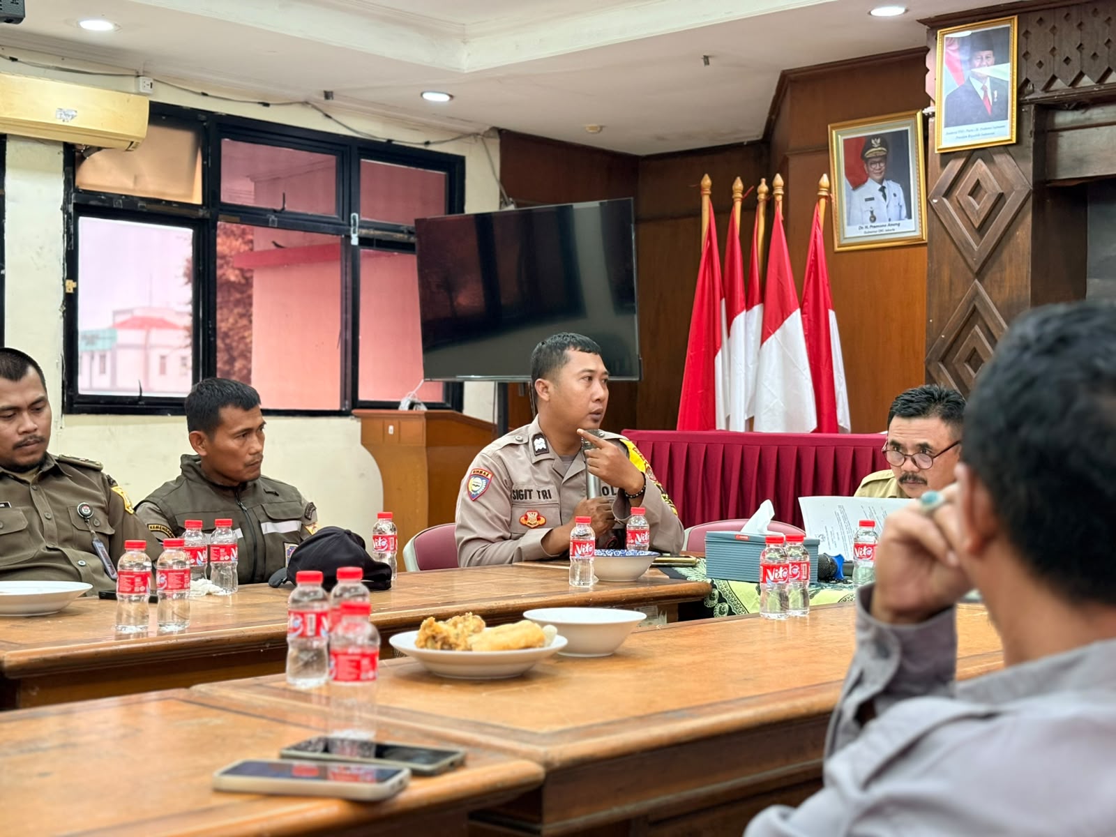 Kelurahan Kalibaru Gelar Rapat Koordinasi Pengamanan Lingkungan Kantor 2