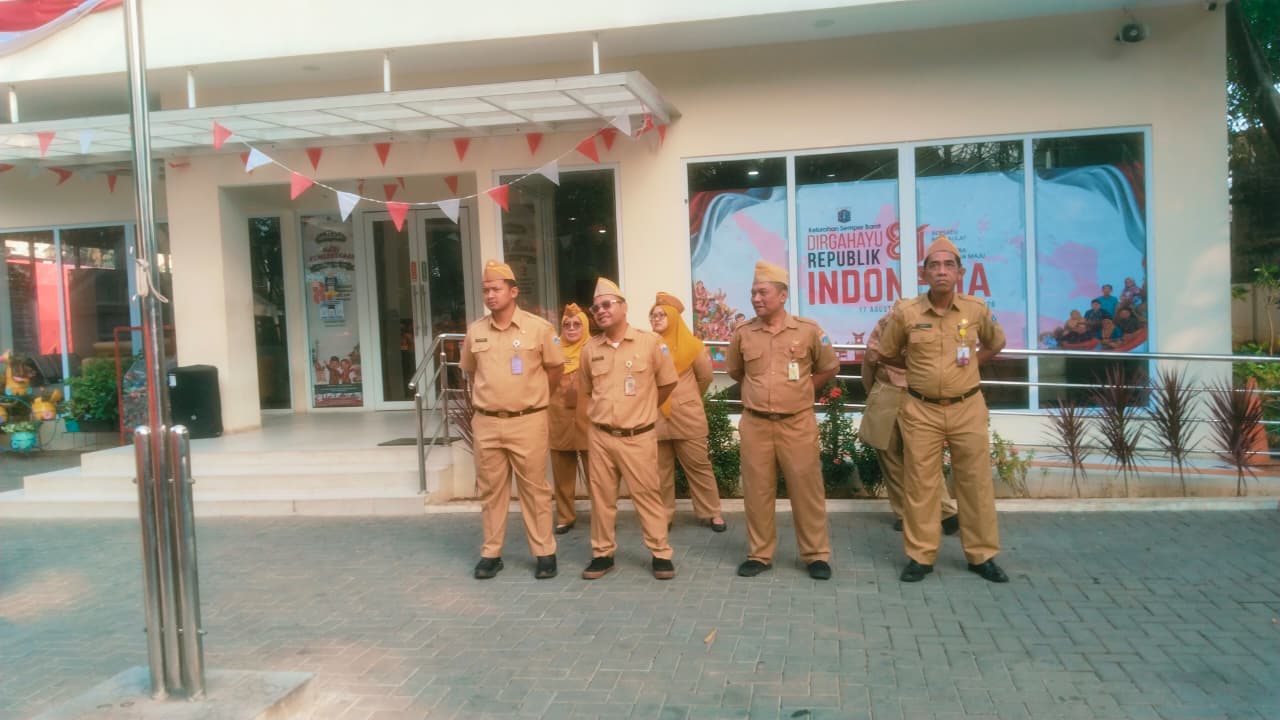 Apel Pagi Rutin yang diikuti oleh jajaran ASN dan PJLP Kelurahan Semper Barat. 4