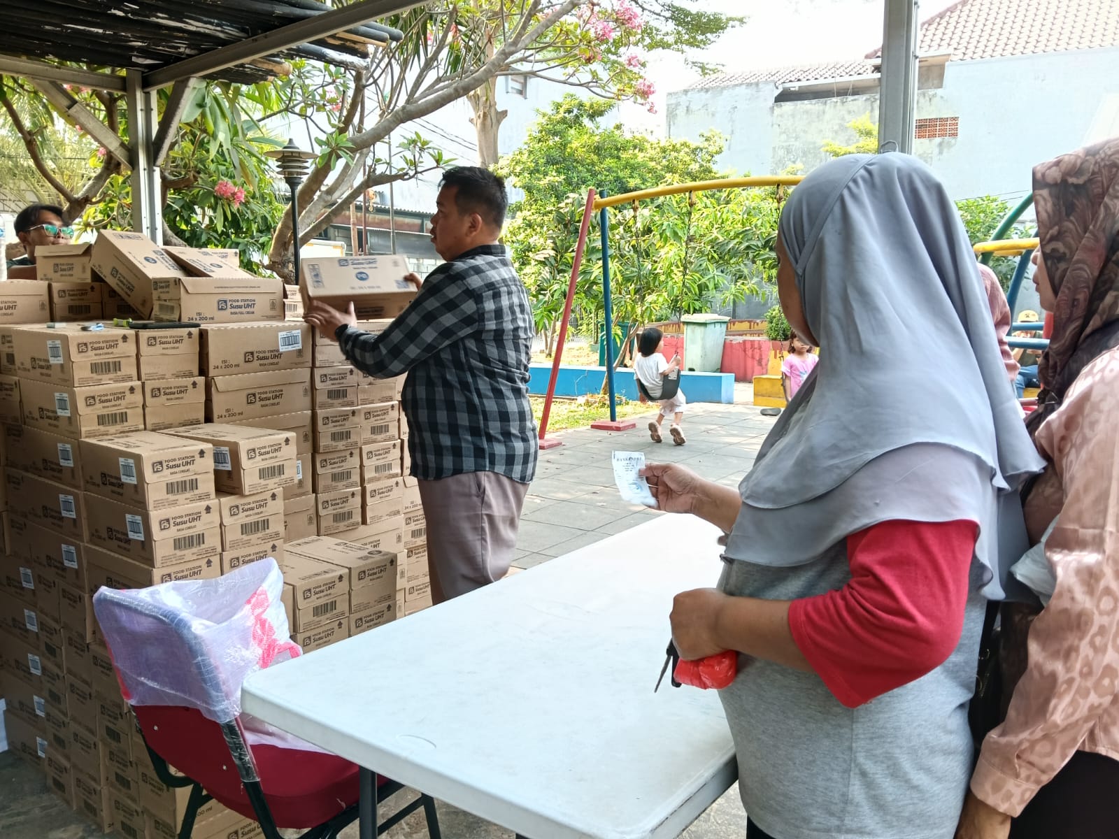 Upaya Menjaga Stabilitas Harga, Program Pendistribusian Pangan Bersubsidi Disambut Antusias Warga 3