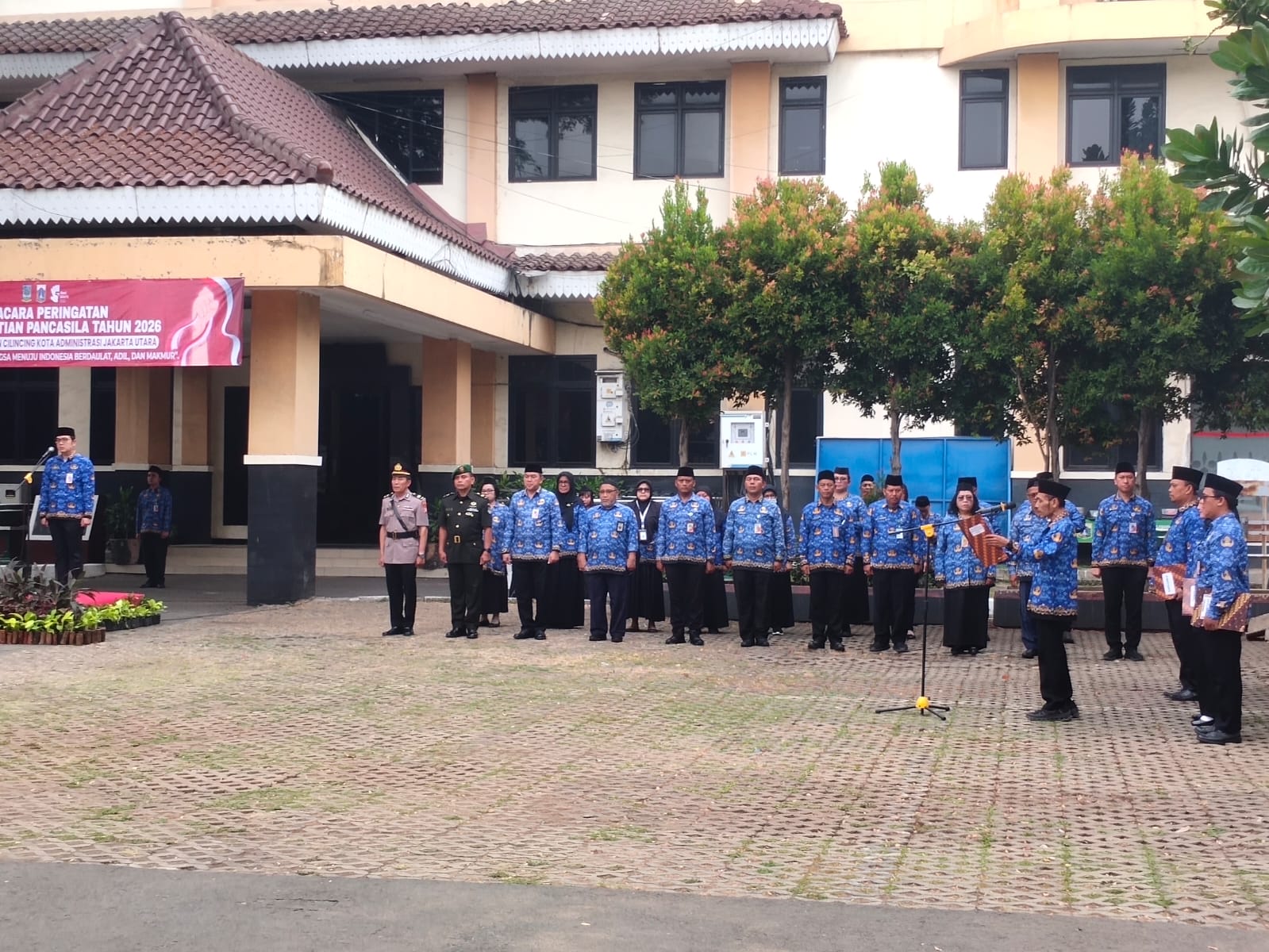 Pemerintah Kecamatan Cilincing Gelar Upacara Memperingati Hari Kesaktian Pancasila Tahun 2026 4