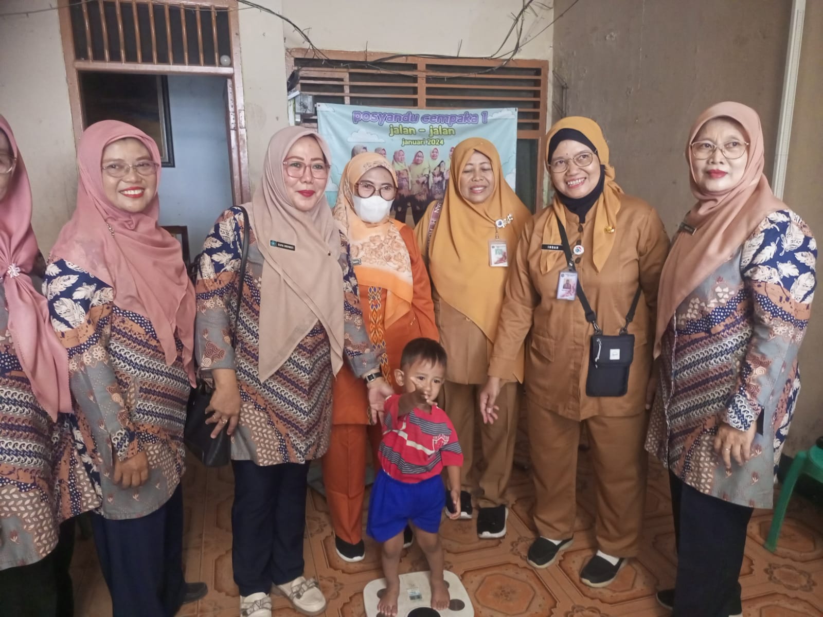 Optimalkan Tumbuh Kembang Anak, Kasie Kesra dan PKK Sukapura Monitoring Posyandu RW 01 3