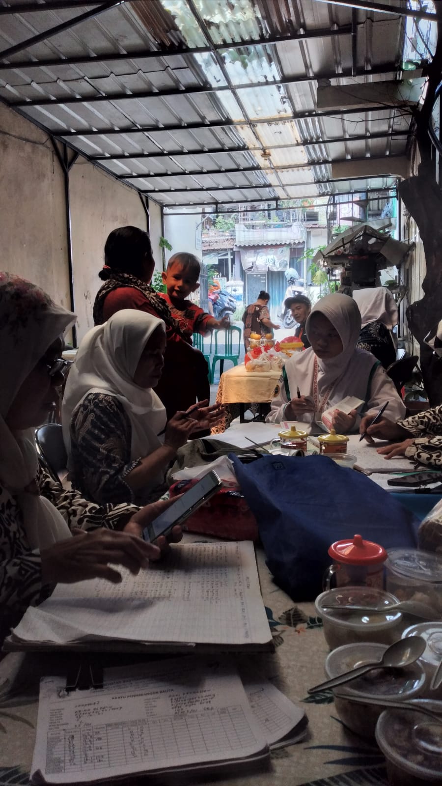 Optimalkan Tumbuh Kembang Anak, Kasie Kesra dan PKK Sukapura Monitoring Posyandu RW 01 2