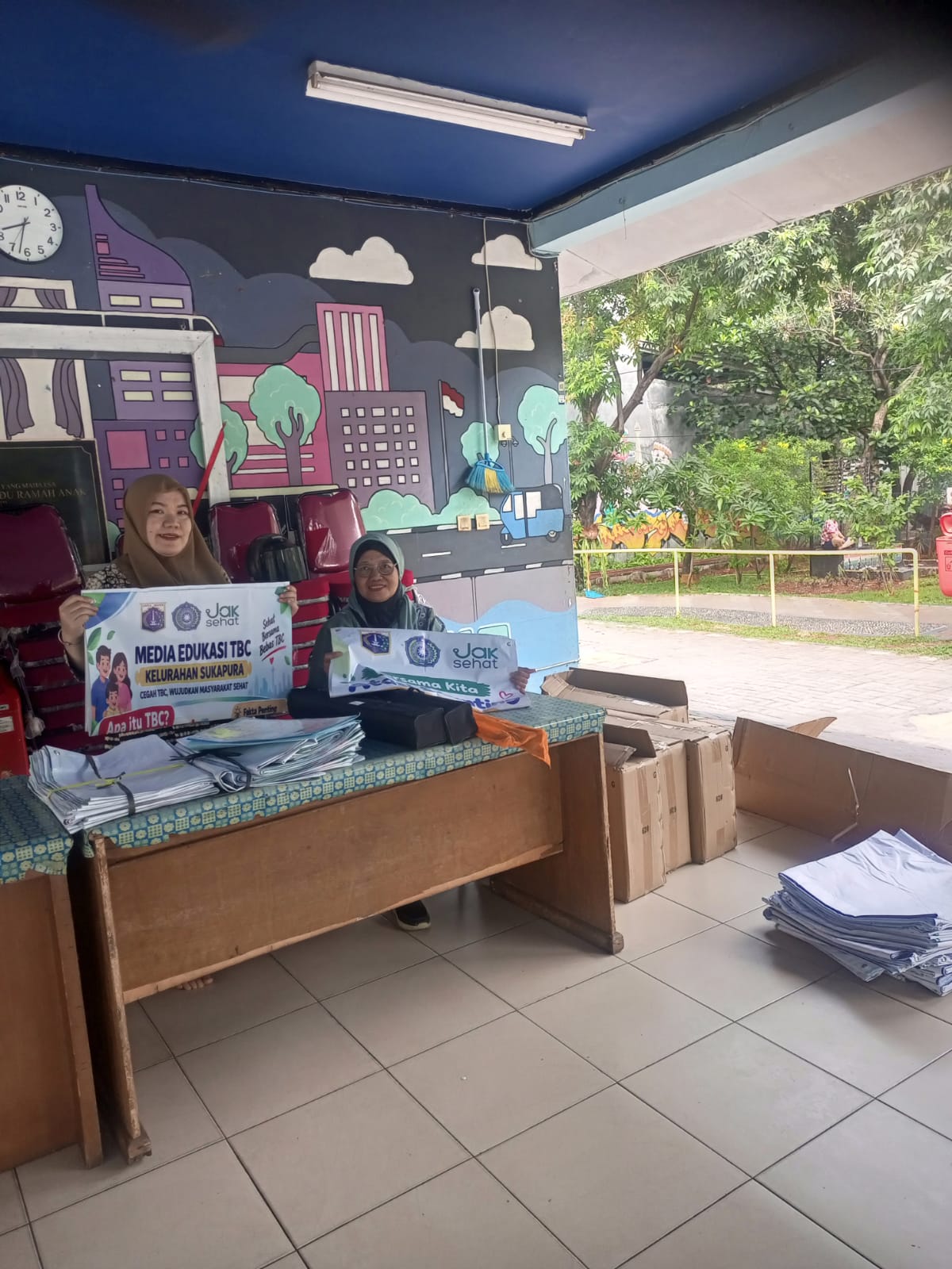 Tingkatkan Kesadaran Masyarakat, Kelurahan Sukapura Distribusikan Media Edukasi dan Banner Informasi TBC 1