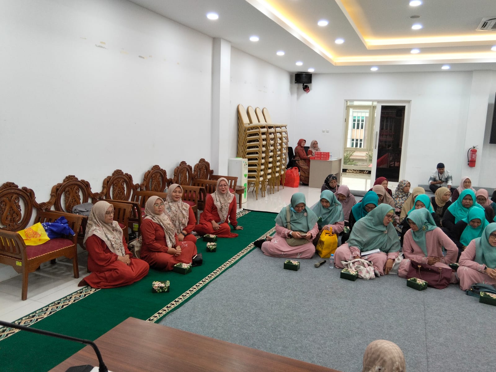 Perkuat Tali Silaturahmi dan Kerohanian Pegawai, Kelurahan Sukapura Gelar Pengajian Rutin di Kantor Kelurahan 1