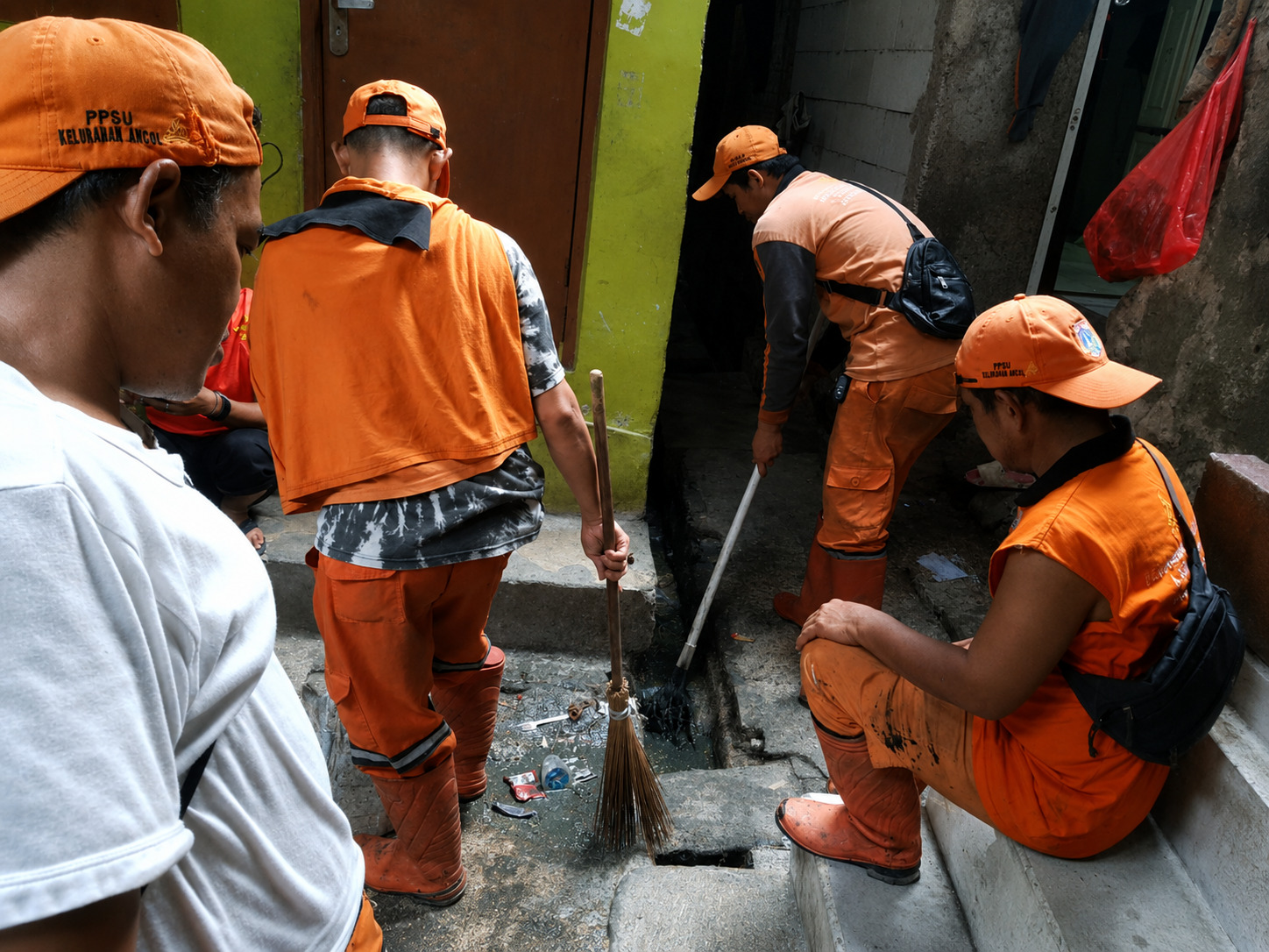 Kerja Bakti Minggu Pagi RW 05 Kelurahan Ancol 1