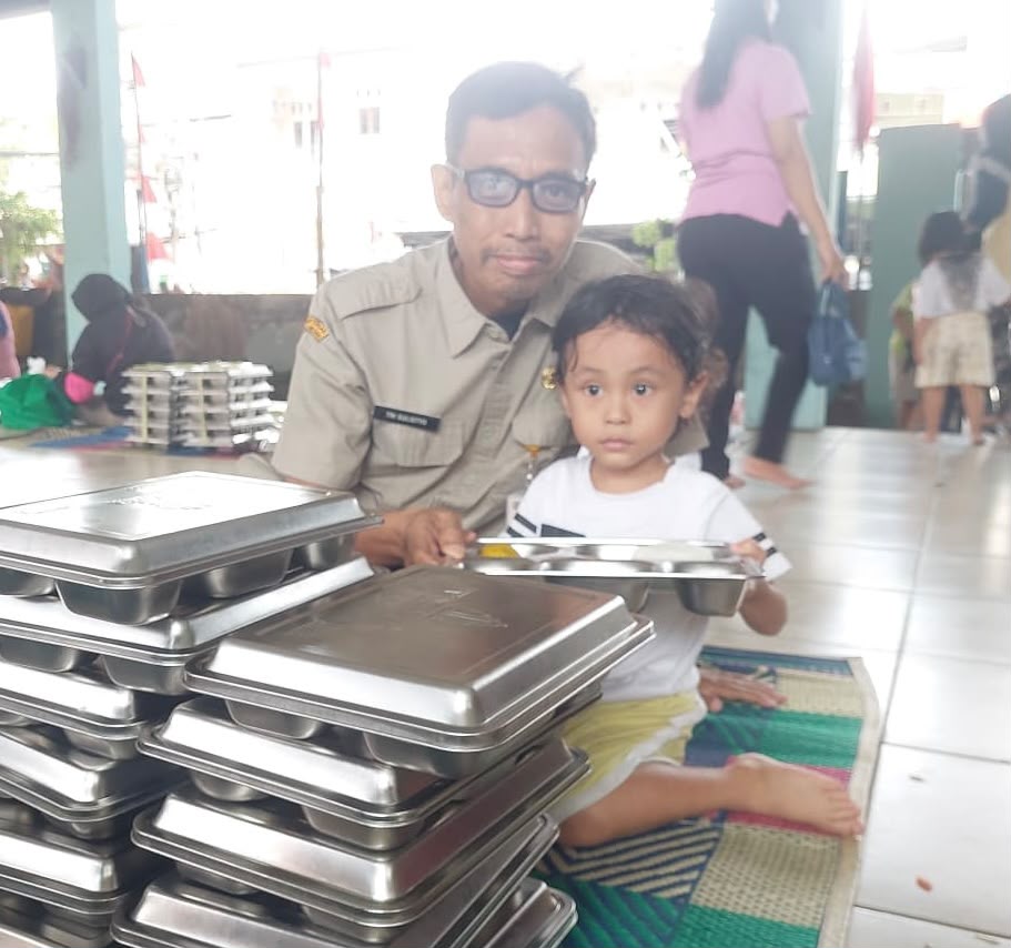 Kegiatan Pendistribusian Makanan Bergizi Gratis (MBG) B3 di Kelurahan Pademangan Timur 1