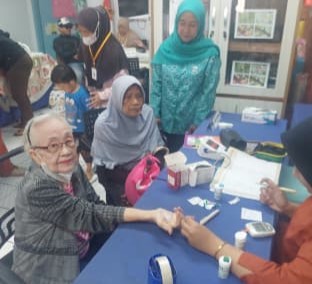 Posyandu RW 005 dan RW 012 Pademangan Timur : Bersama Menjaga Kesehatan Lansia dan Tumbuh Kembang Balita 2