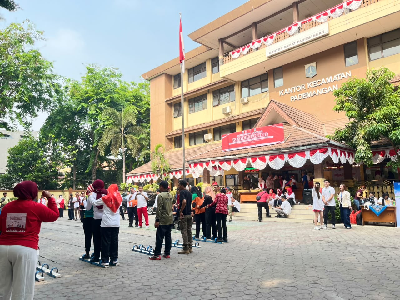 Semarak HUT ke-81 Kemerdekaan Indonesia: Kelurahan Pademangan Timur Turut Berpartisipasi dalam Perlombaan di Kecamatan Pademangan 6