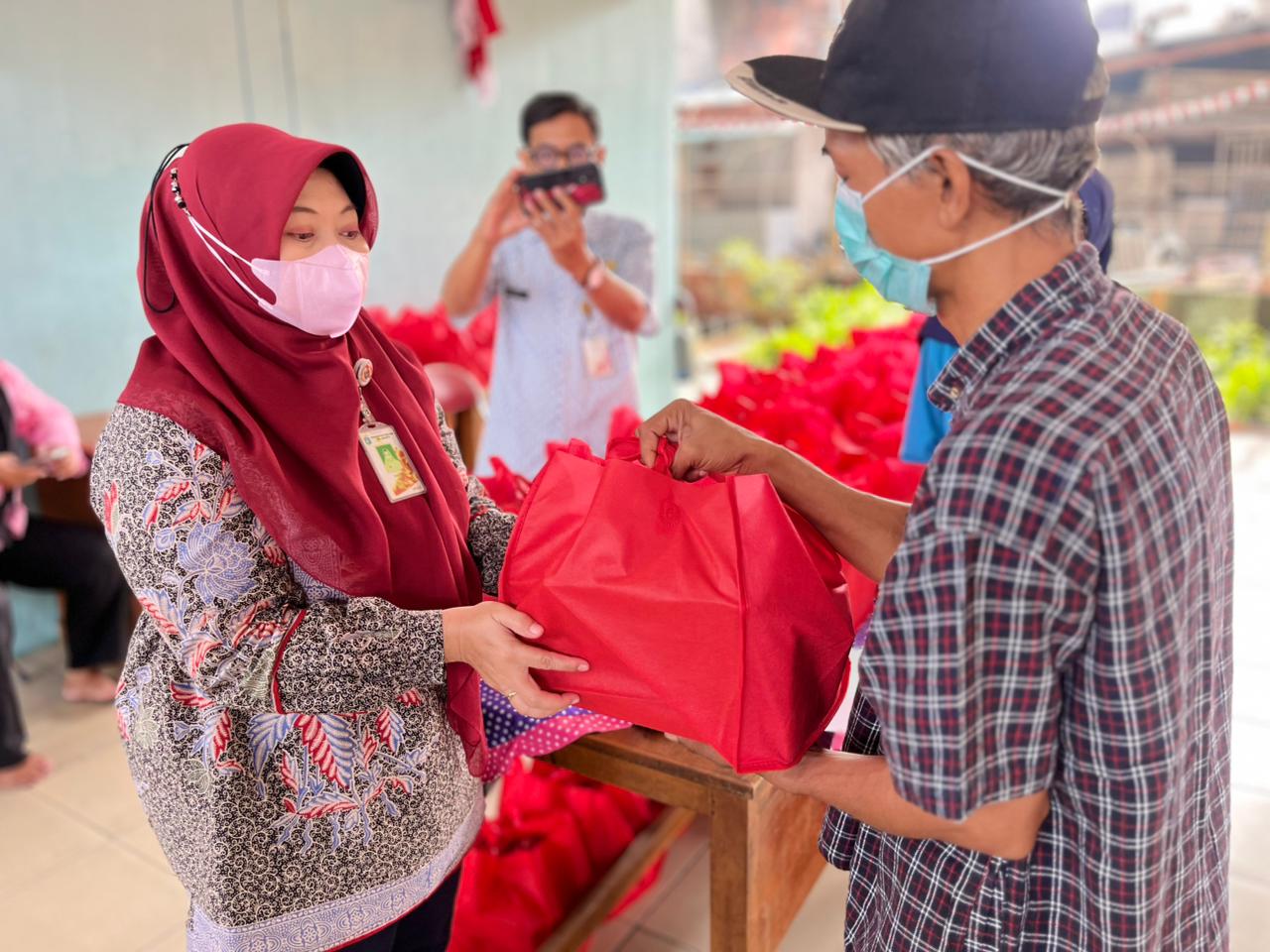 Pendistribusian PMT bagi Warga Penderita TBC di Pademangan Timur Dukungan Pemenuhan Gizi sebagai Bagian dari Kepedulian dan Pendampingan Masyarakat 2