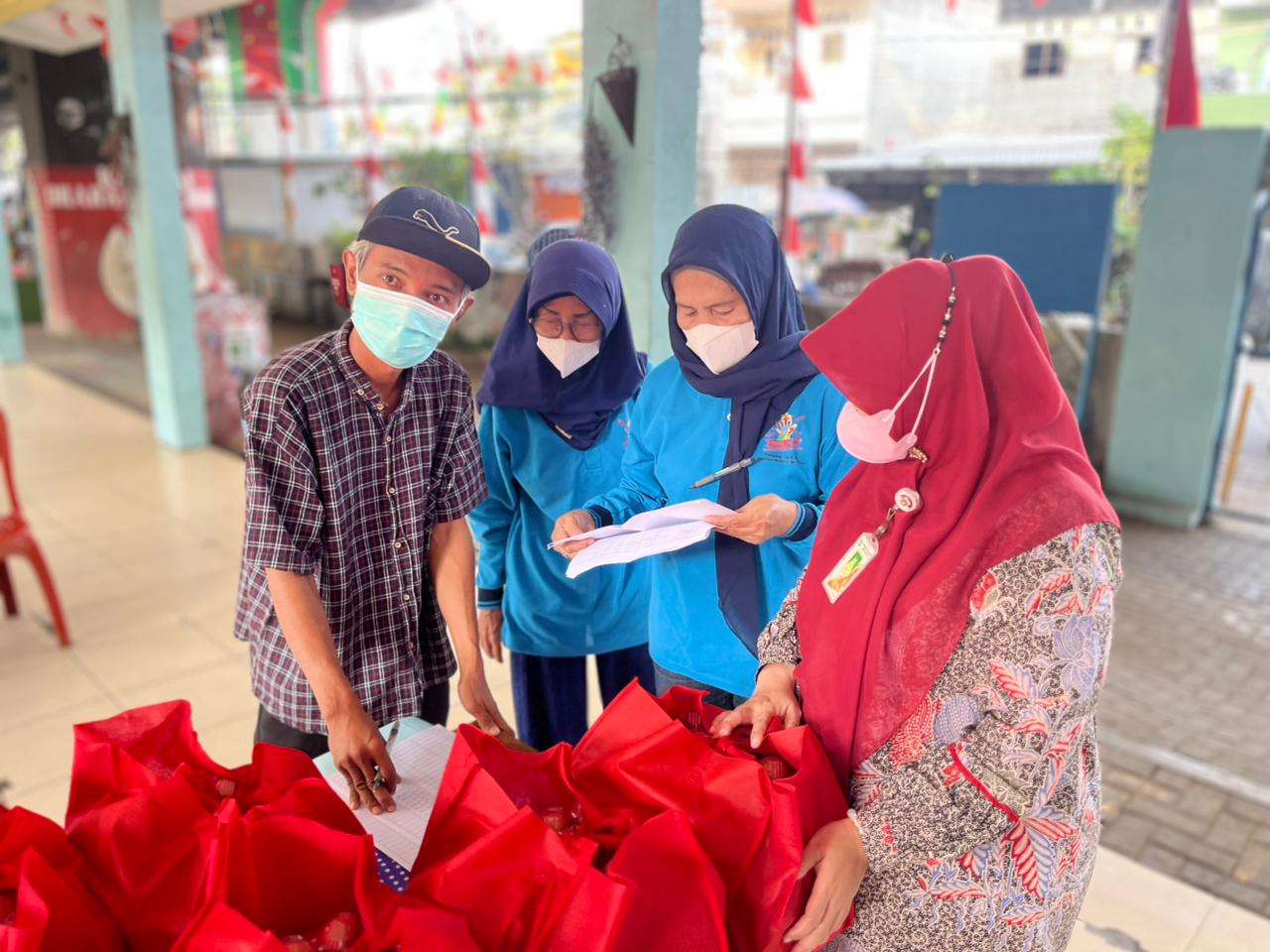 Pendistribusian PMT bagi Warga Penderita TBC di Pademangan Timur Dukungan Pemenuhan Gizi sebagai Bagian dari Kepedulian dan Pendampingan Masyarakat 4