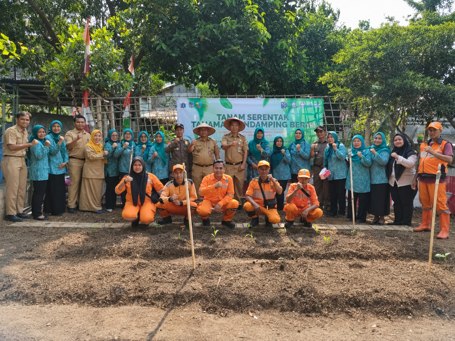 Tanam Serentak di Taman Hatinya PKK Dipo RW 010: Menanam Hari Ini, Menumbuhkan Manfaat untuk Masa Depan 6