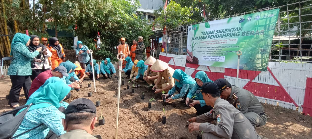Tanam Serentak di Taman Hatinya PKK Dipo RW 010: Menanam Hari Ini, Menumbuhkan Manfaat untuk Masa Depan 5