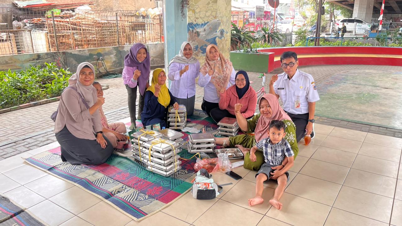 Pendistribusian MBG B3: Memperkuat Asupan Gizi bagi Generasi, Pemenuhan kebutuhan gizi kelompok rentan melalui pendistribusian MBG sebagai bagian dari upaya mendukung tumbuh kembang anak dan kesehatan ibu. 1