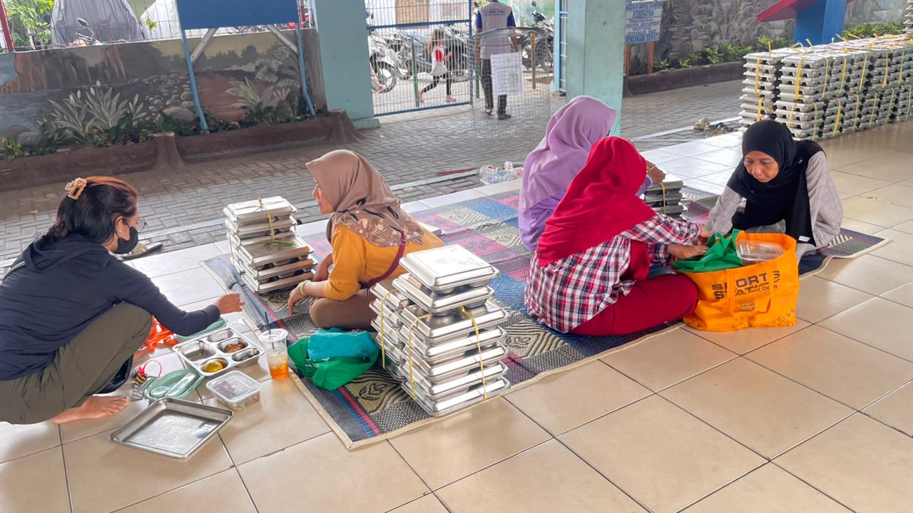 Pendistribusian MBG B3: Memperkuat Asupan Gizi bagi Generasi, Pemenuhan kebutuhan gizi kelompok rentan melalui pendistribusian MBG sebagai bagian dari upaya mendukung tumbuh kembang anak dan kesehatan ibu. 3
