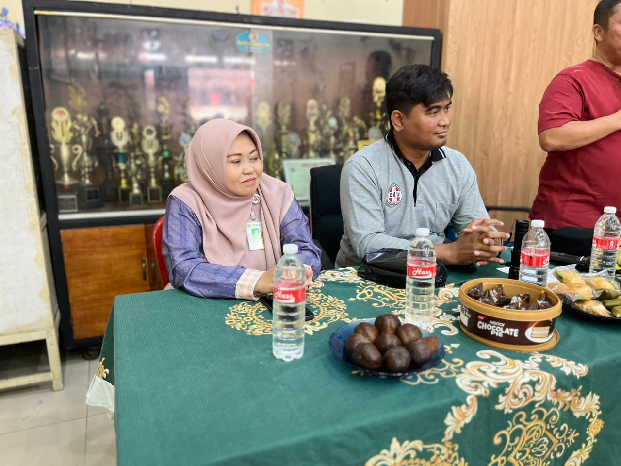 Gebyar PSN di RW 001 dan SMPN 23: Bersama Wujudkan Lingkungan Bebas Jentik dalam Pemeriksaan jentik dan edukasi PHBS sebagai langkah bersama dalam mencegah penyakit yang ditularkan oleh nyamuk. 4
