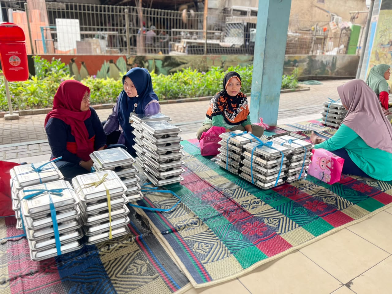 Pelaksanaan Pendistribusian  MBG DI RPTRA Patimura demi  Memperkuat Pemenuhan Gizi dan Kepedulian terhadap Masyarakat 4