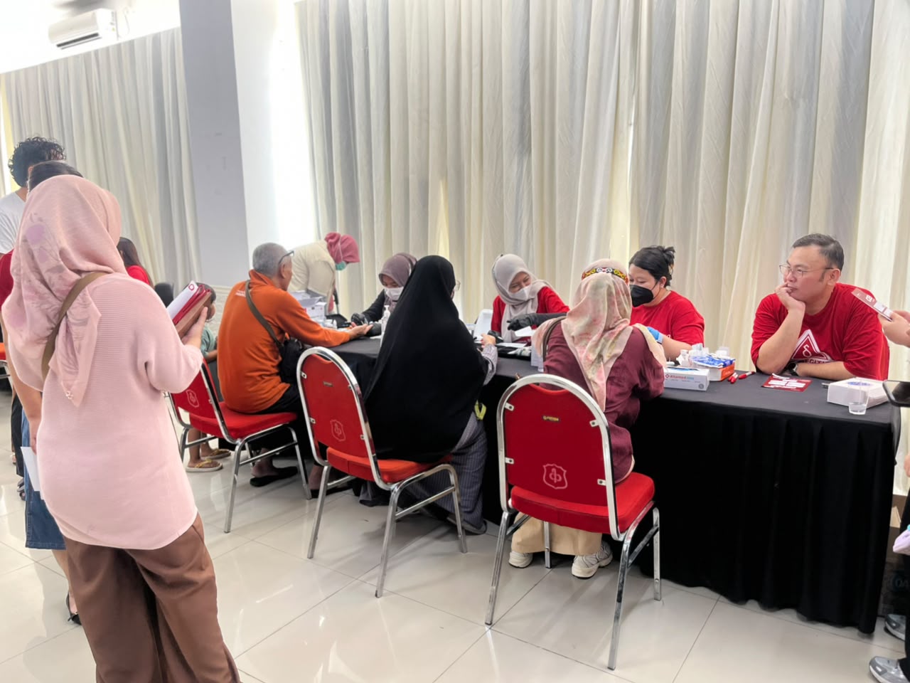 MONITORING LAYANAN KESEHATAN GRATIS DI WISMA ATLET Memperluas Akses Pemeriksaan dan Pelayanan Kesehatan bagi Masyarakat 3