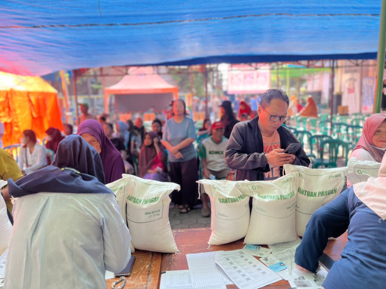 Pendistribusian Beras Bulog mulai dari Hari Ke-1 sampai hari ke-4 dan pendaftaran serta aktivasi Identitas Kependudukan Digital (IKD) telah selesai 6