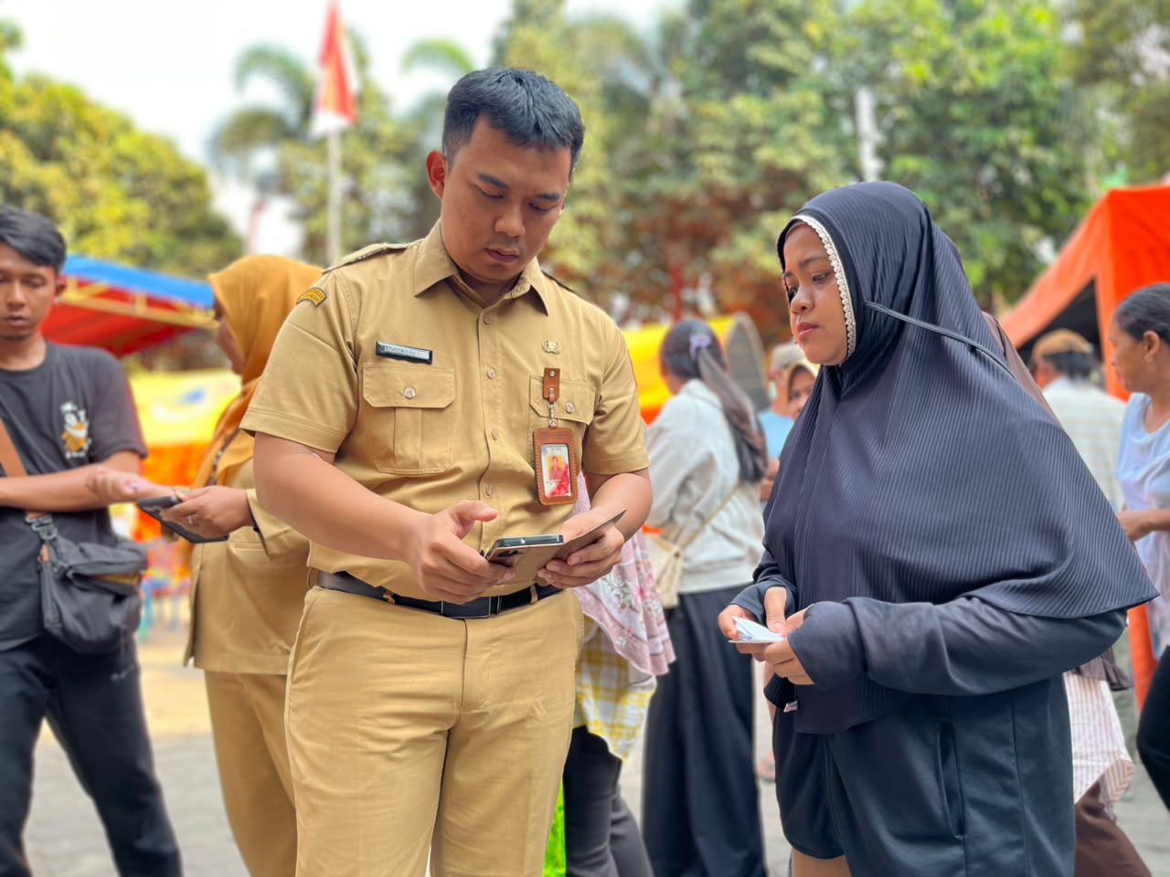 Pendistribusian Beras Bulog mulai dari Hari Ke-1 sampai hari ke-4 dan pendaftaran serta aktivasi Identitas Kependudukan Digital (IKD) telah selesai 3