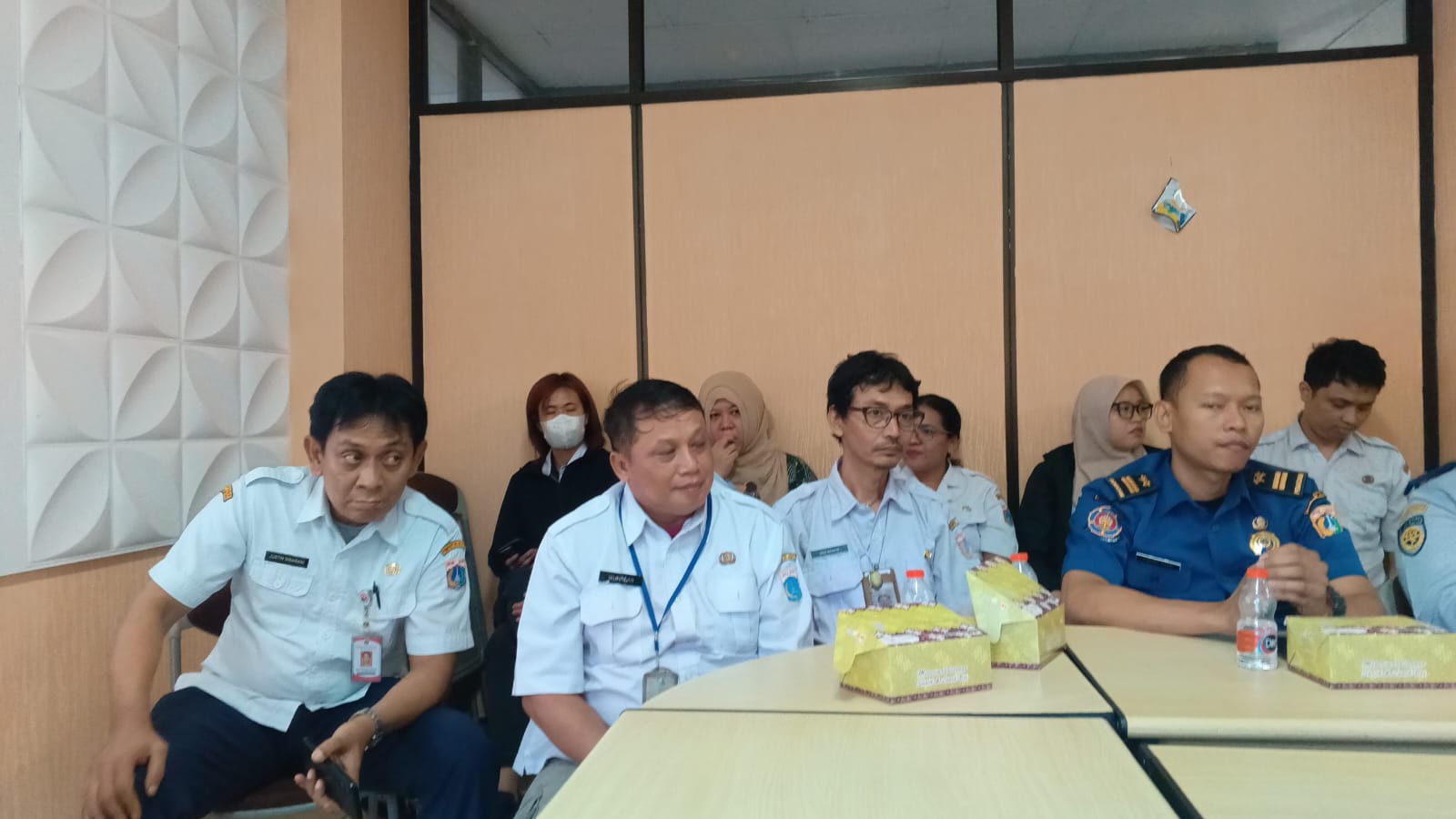 Menghadiri Rapat Terkait Perlombaan Menyambut HUT RI 81. Diruang aula lt.2 kec.pademangan. 1