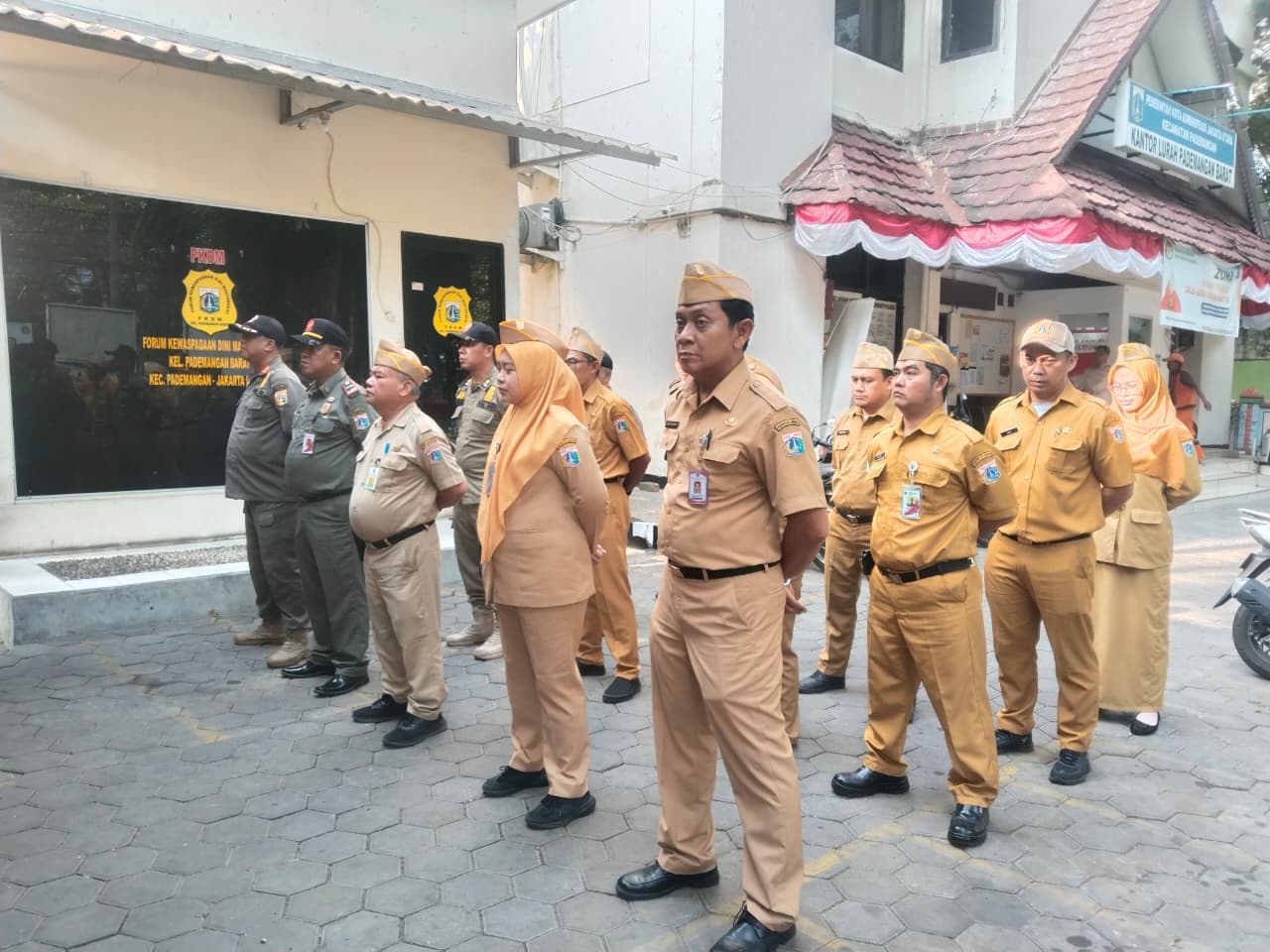Apel Pagi ASN Kelurahan Pademangan Barat Perkuat Disiplin dan Koordinasi Kerja 1