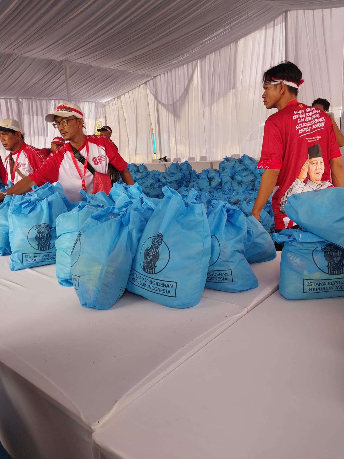 Pesta Rakyat, Warga Pademangan Barat Terima Bantuan Sembako 3