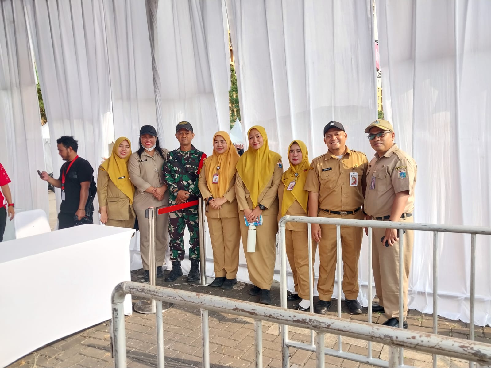 Pesta Rakyat, Warga Pademangan Barat Terima Bantuan Sembako 2