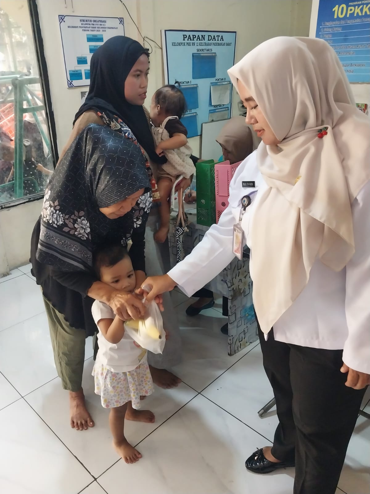Monitoring Kegiatan Posyandu Balita Di RW 012 Kelurahan Pademangan Barat. 2