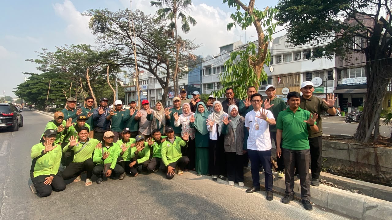 Jumat Menanam di Pegangsaan Dua, Sudin Tamhut Jakarta Utara Tanam 10 Pohon Pelindung 4