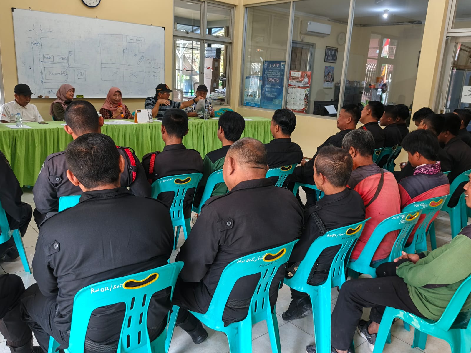 Lurah Kelapa Gading Timur Monitoring Wilayah RW 012, Dorong Pendidikan, Pemilahan Sampah, dan Pemberdayaan UMKM 2