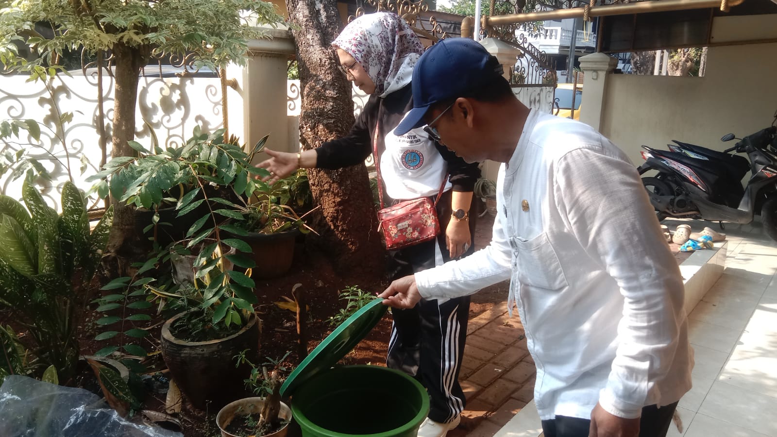 Sekretaris Kelurahan Kelapa Gading Timur Pimpin PSN dan Monitoring Pilah Sampah di RW 003 2