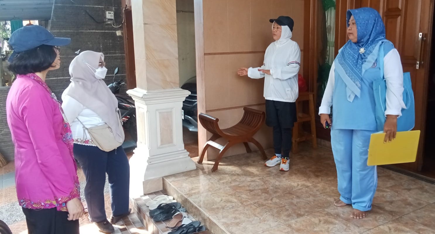 Sekretaris Kelurahan Kelapa Gading Timur Pimpin PSN dan Monitoring Pilah Sampah di RW 003 1
