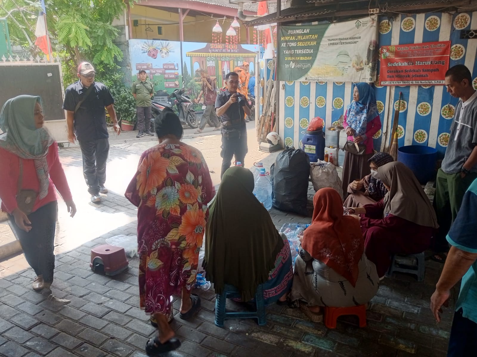 Persiapan JIA 2026, Lurah Kelapa Gading Timur Tinjau Langsung Proses Pengambilan Video Inovasi RW 006 3