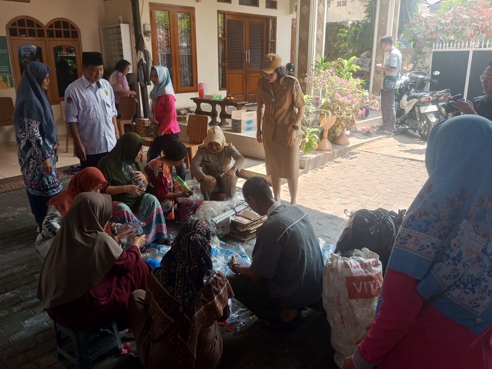Persiapan JIA 2026, Lurah Kelapa Gading Timur Tinjau Langsung Proses Pengambilan Video Inovasi RW 006 2