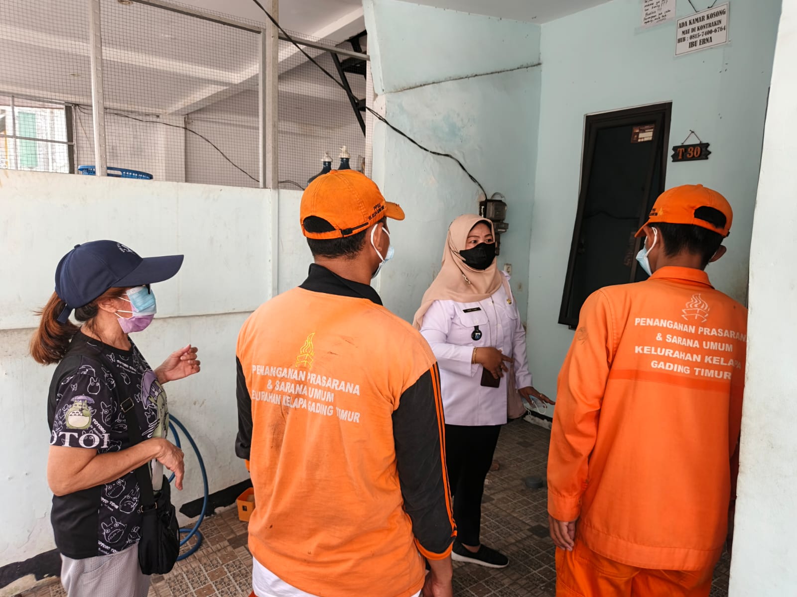 Ibu Lurah Kelurahan Kelapa Gading Timur Monitoring Kegaitan Bersih-Bersih Rumah Kosong di RT 008/RW 07 3