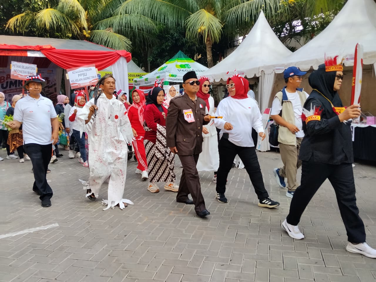 Penuh Semangat! ASN, PJLP, dan Perwakilan RW Kelurahan KGT Ramaikan Pawai Merdeka 3