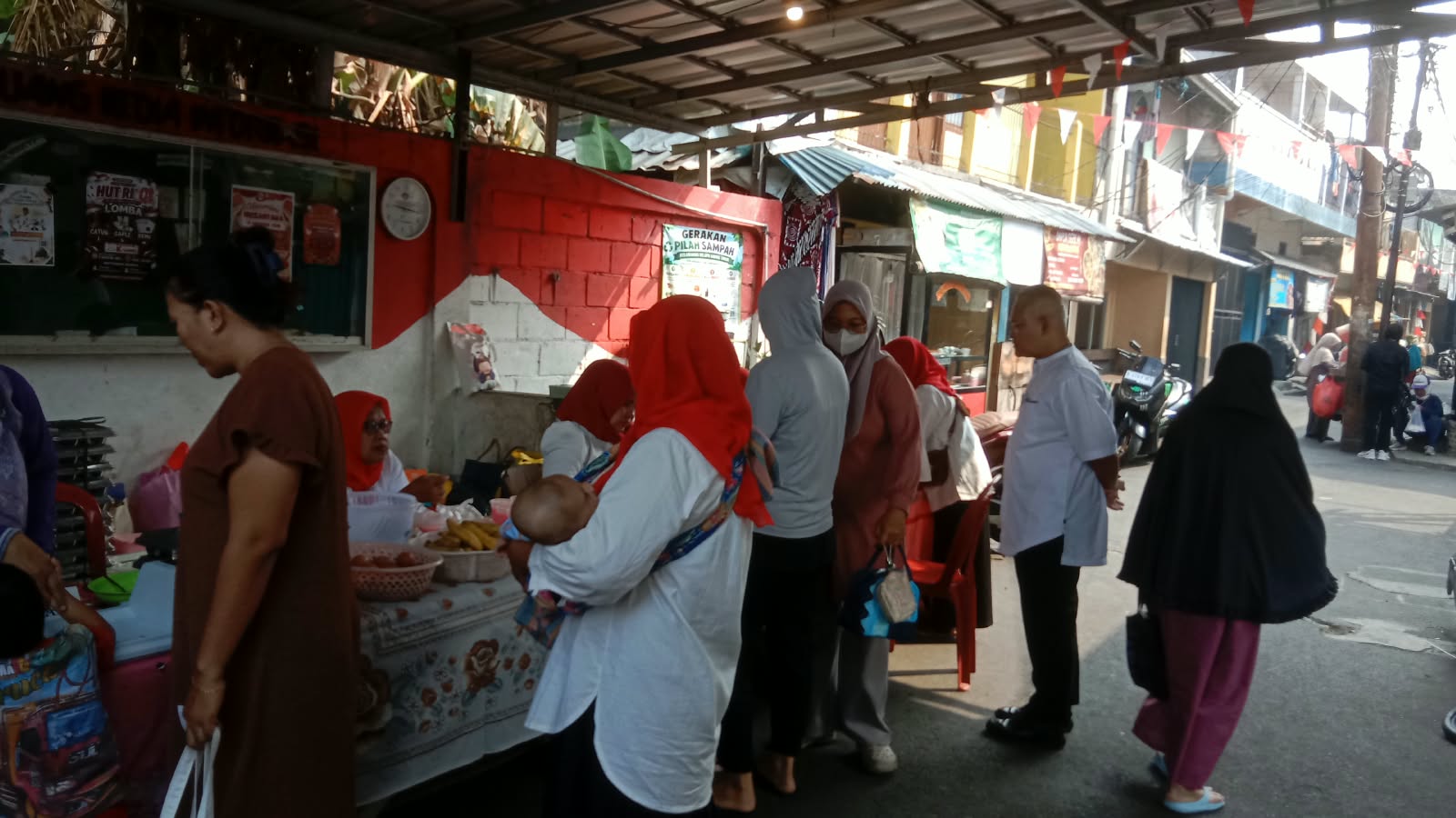 Monitoring Posyandu Balita dan Lansia serta Kunjungan Balita dengan Masalah Gizi di RW 04 6