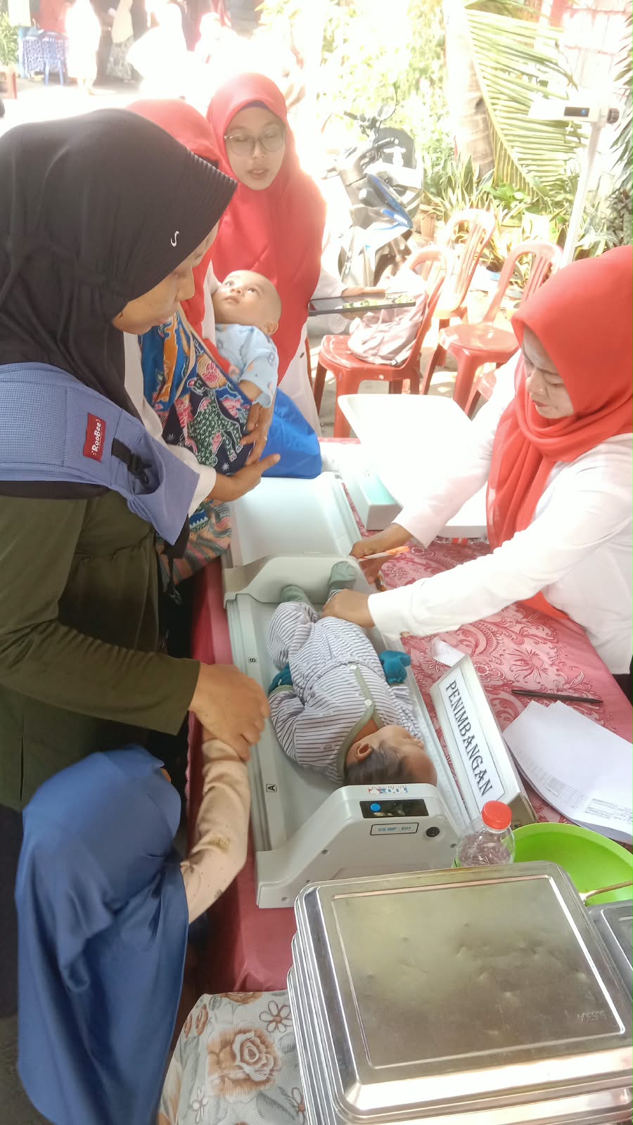 Monitoring Posyandu Balita dan Lansia serta Kunjungan Balita dengan Masalah Gizi di RW 04 5