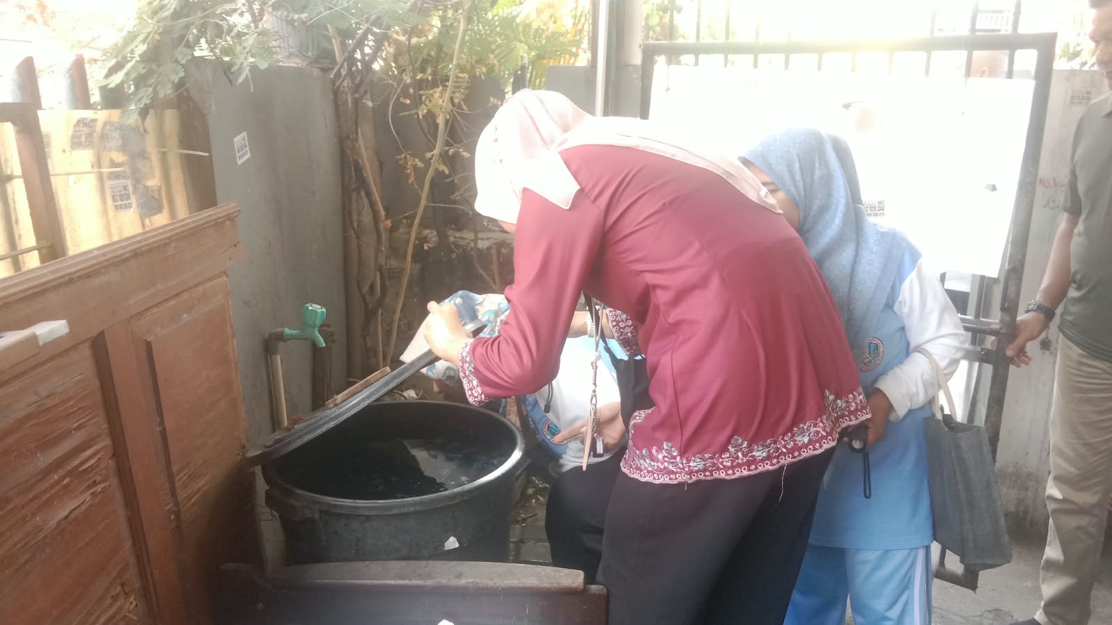 Cegah DBD, Kelurahan Kelapa Gading Timur Laksanakan Monitoring PSN di RW 05 6
