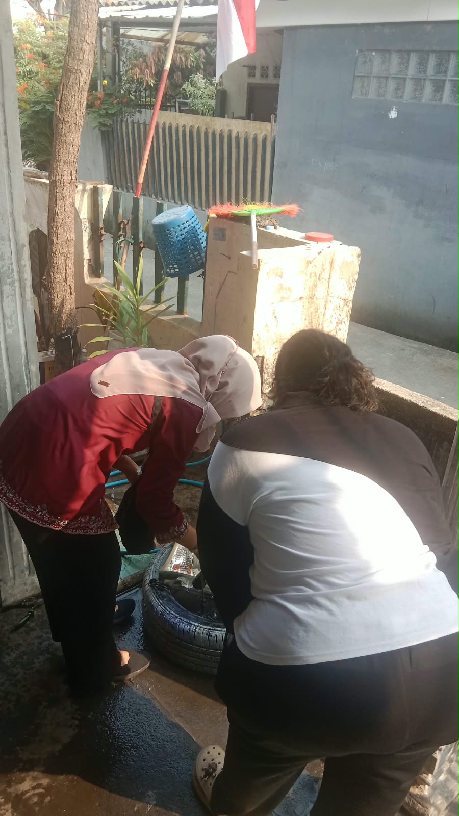 Cegah DBD, Kelurahan Kelapa Gading Timur Laksanakan Monitoring PSN di RW 05 2