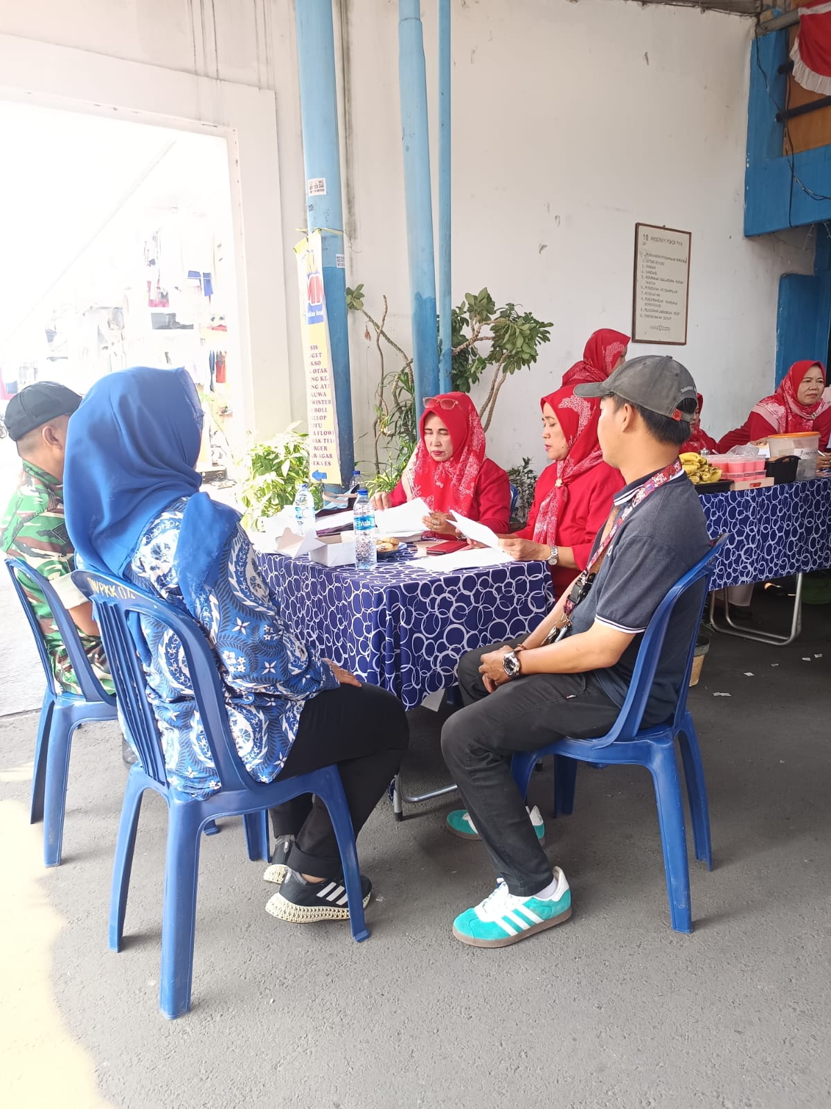 Monitoring Pembagian Bendera Merah Putih dan Penyampaian Surat Himbauan PKB di RW 04, RW 05, dan RW 017 4