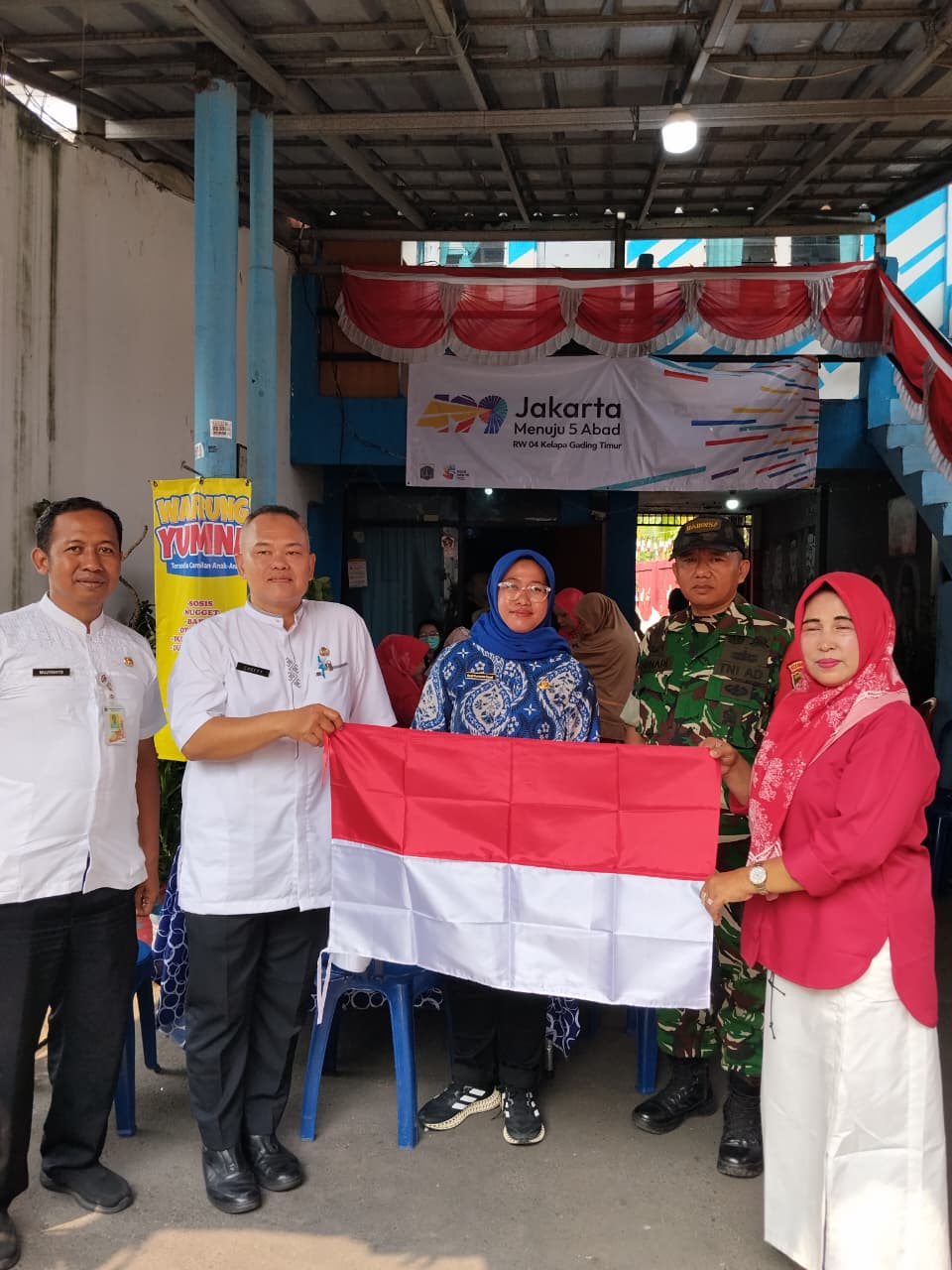 Monitoring Pembagian Bendera Merah Putih dan Penyampaian Surat Himbauan PKB di RW 04, RW 05, dan RW 017 6