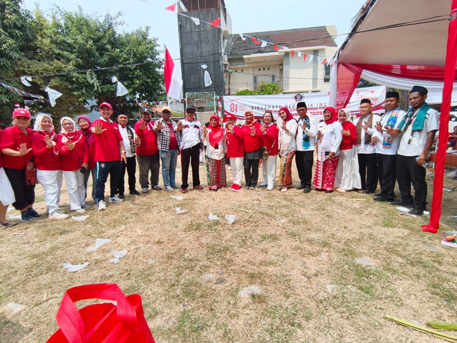 Semarak HUT RI ke-81, Lurah Kelapa Gading Timur Monitoring Kegiatan Warga RW 05 3