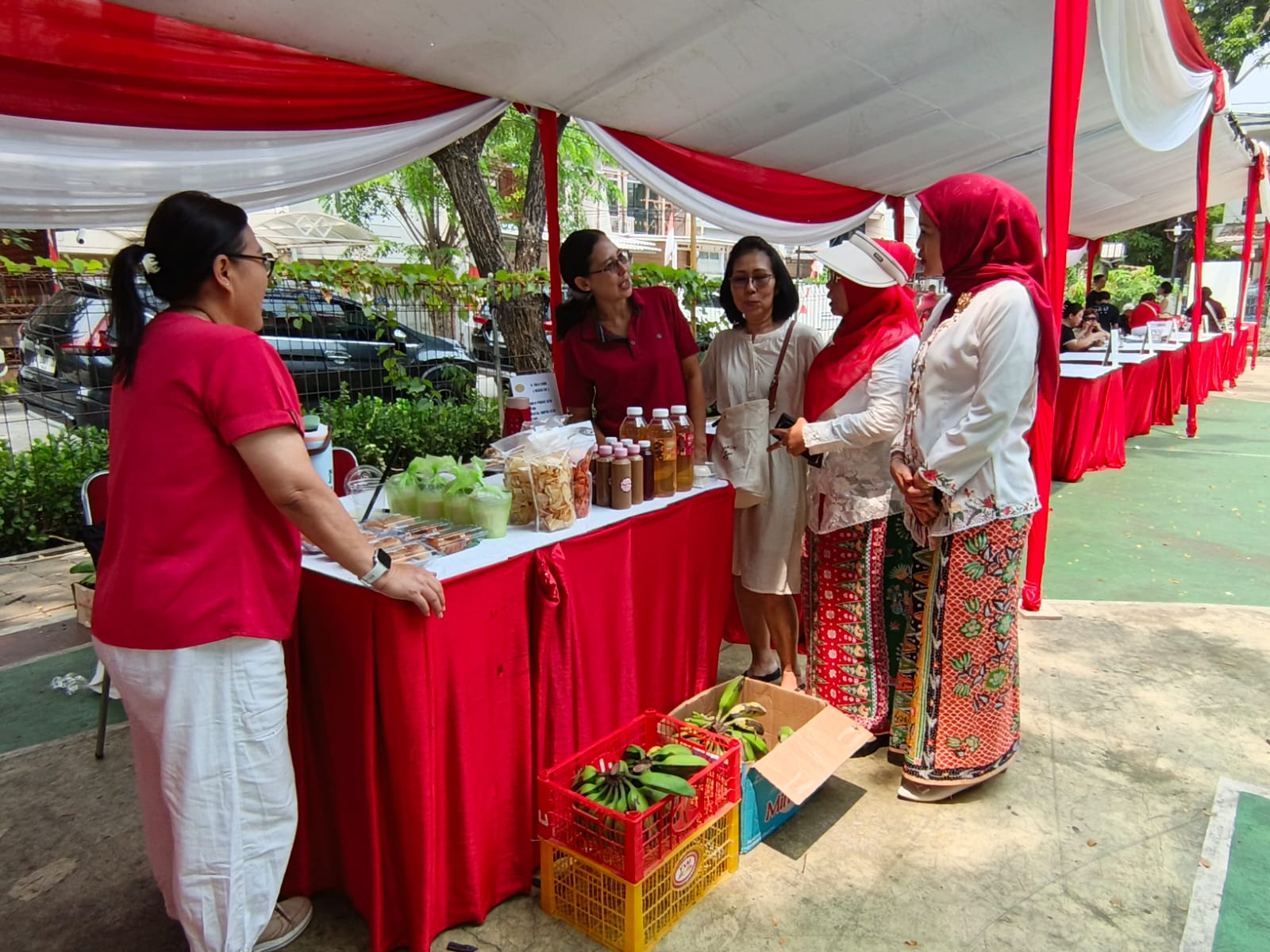 Semarak Kemerdekaan di RW 015, Perayaan HUT RI ke-81 Dimeriahkan Bazar Warga 4