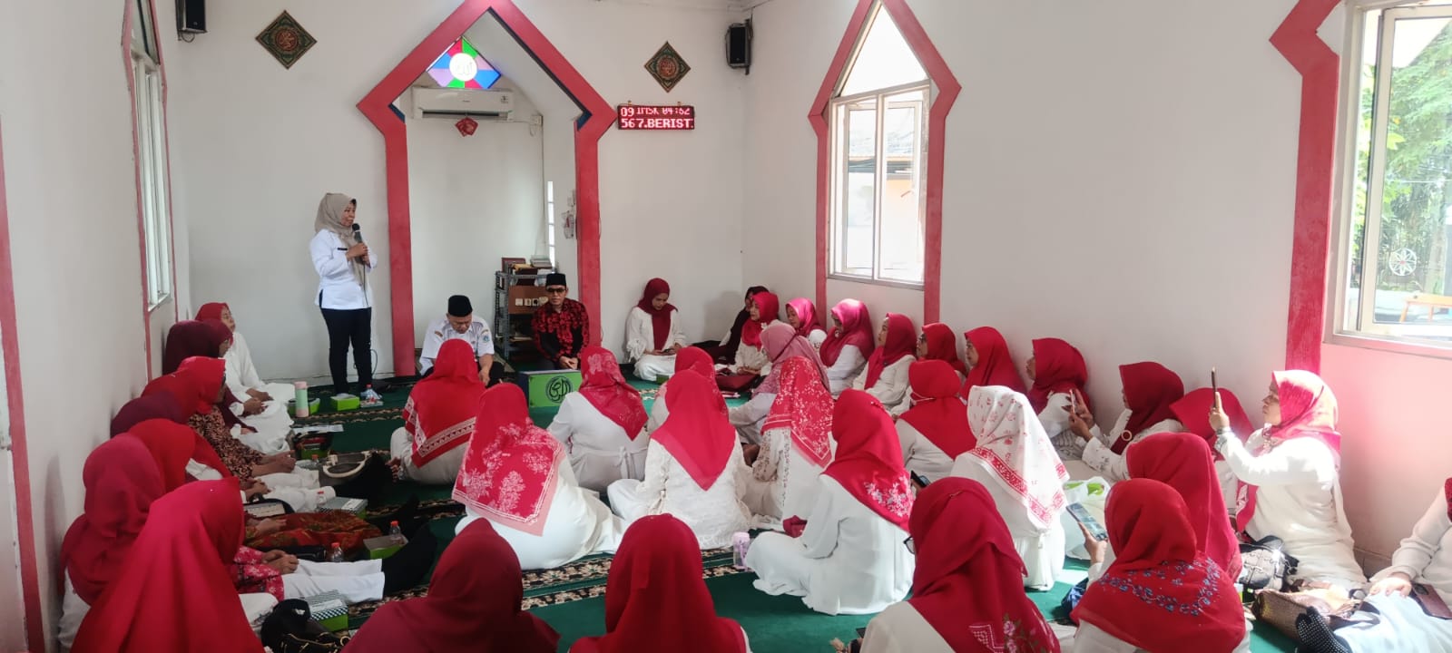 Pengajian Rutin TP PKK Kelurahan Kelapa Gading Timur Perkuat Silaturahmi dan Nilai Keagamaan 4