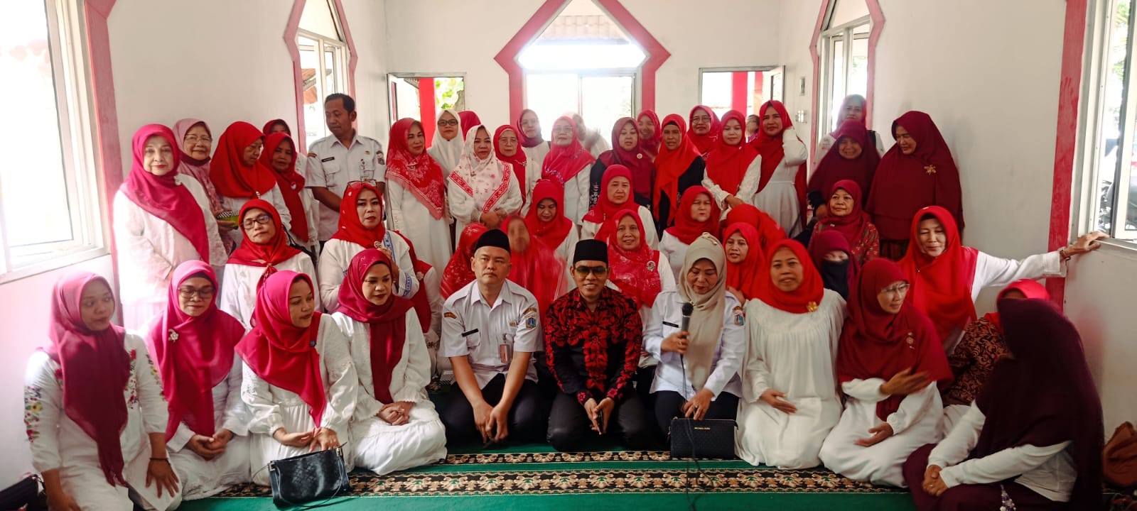 Pengajian Rutin TP PKK Kelurahan Kelapa Gading Timur Perkuat Silaturahmi dan Nilai Keagamaan 5