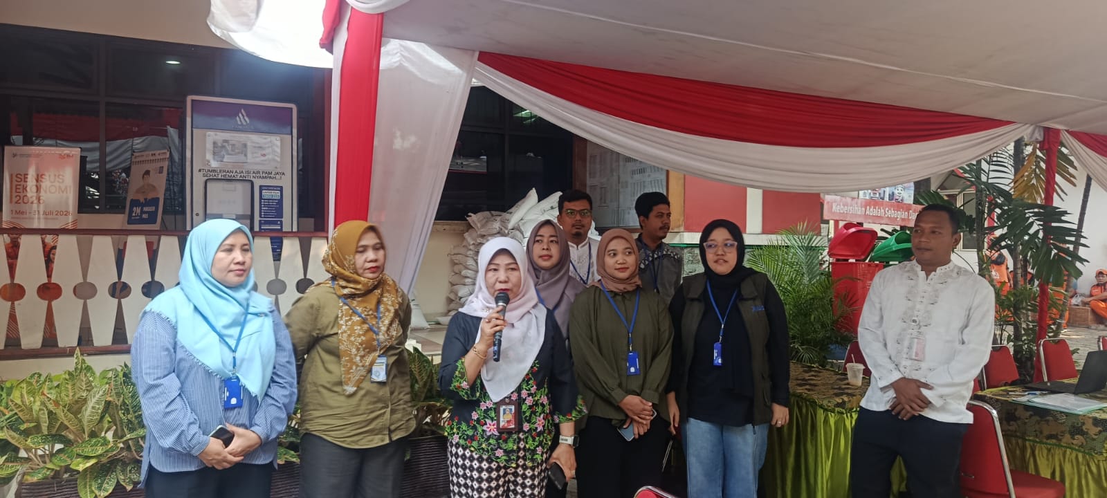 Kelurahan Kelapa Gading Timur Gelar Pendistribusian Beras BULOG dan Pendaftaran IKD 5
