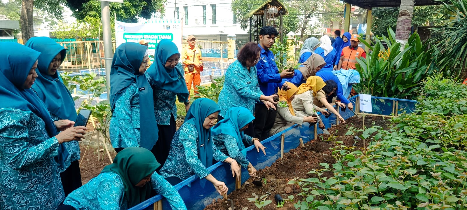 Kelurahan Kelapa Gading Timur Ikuti Pencanangan Gerakan Tanam Serentak Tanaman Pangan Pendamping Beras 2